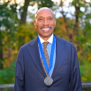 Leigh Knight Jr. ’72 CLAS