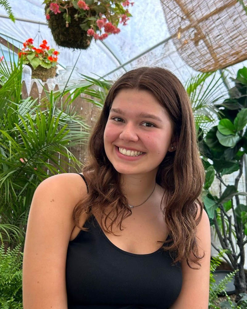 Alexandra Schuster headshot