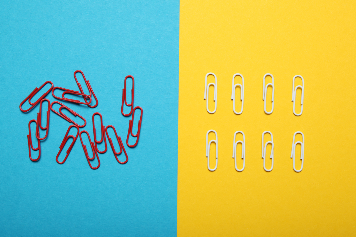 disordered paperclips on left, ordered paperclips on right